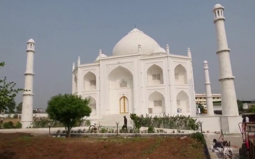 Ấn Độ: Chồng xây nhà tặng vợ theo phong cách lăng mộ Taj Mahal tráng lệ
